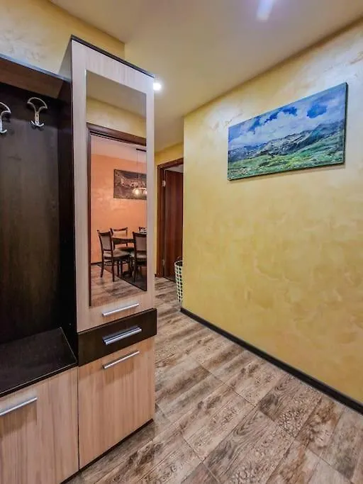 Bansko Getaway- Ski & Summer Activities , Sleep 6 Apartment